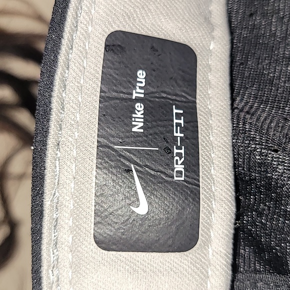 Nike. True. Dri-fit. University of Kentucky. UK. Men's size 8. Condition 9.5/10 - Picture 8 of 15